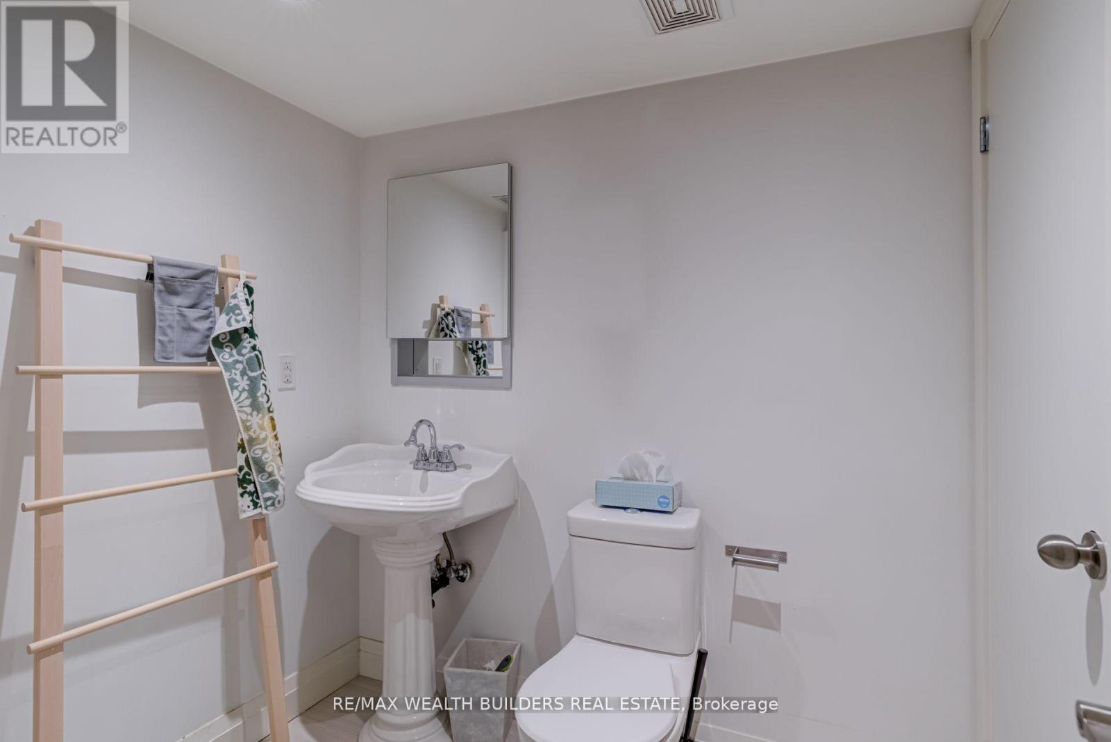 Lower - 172 Indian Road Crescent, Toronto, Ontario  M6P 2G3 - Photo 9 - W12758076