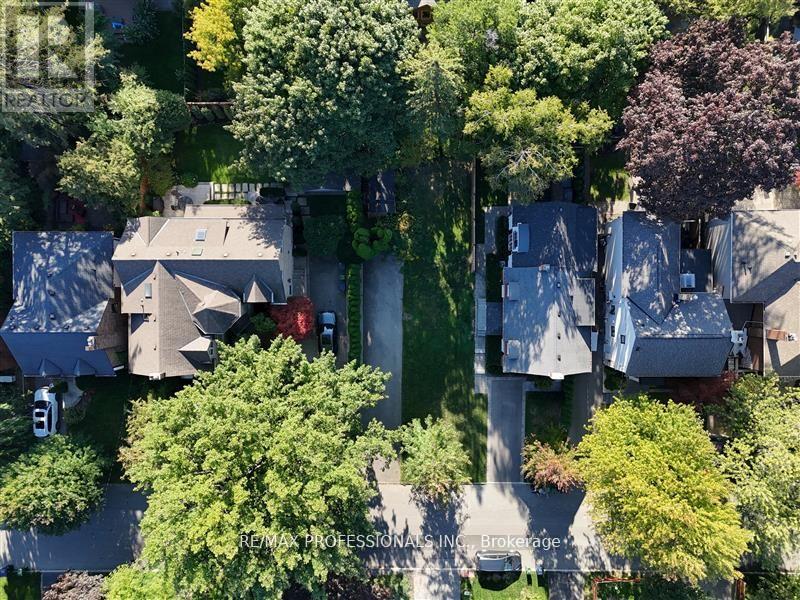 96 Dunedin Drive, Toronto, Ontario  M8X 2K5 - Photo 5 - W12757606