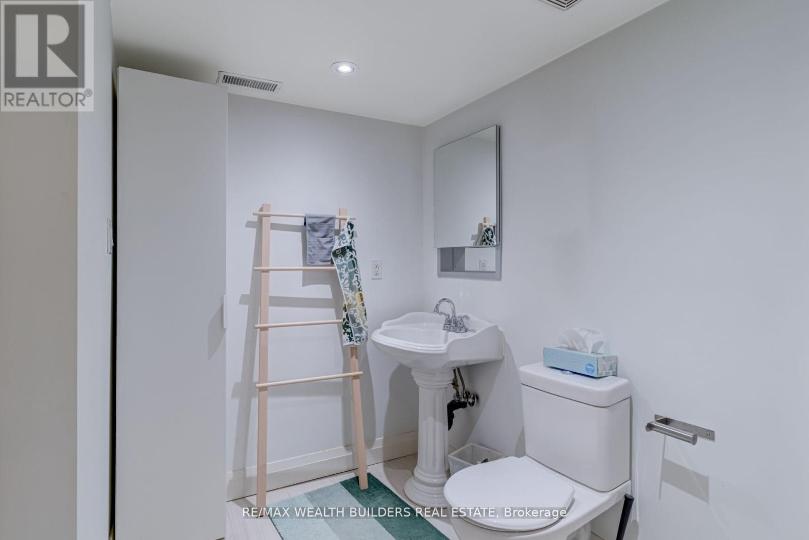 Lower - 172 Indian Road Crescent, Toronto, Ontario  M6P 2G3 - Photo 12 - W12758076