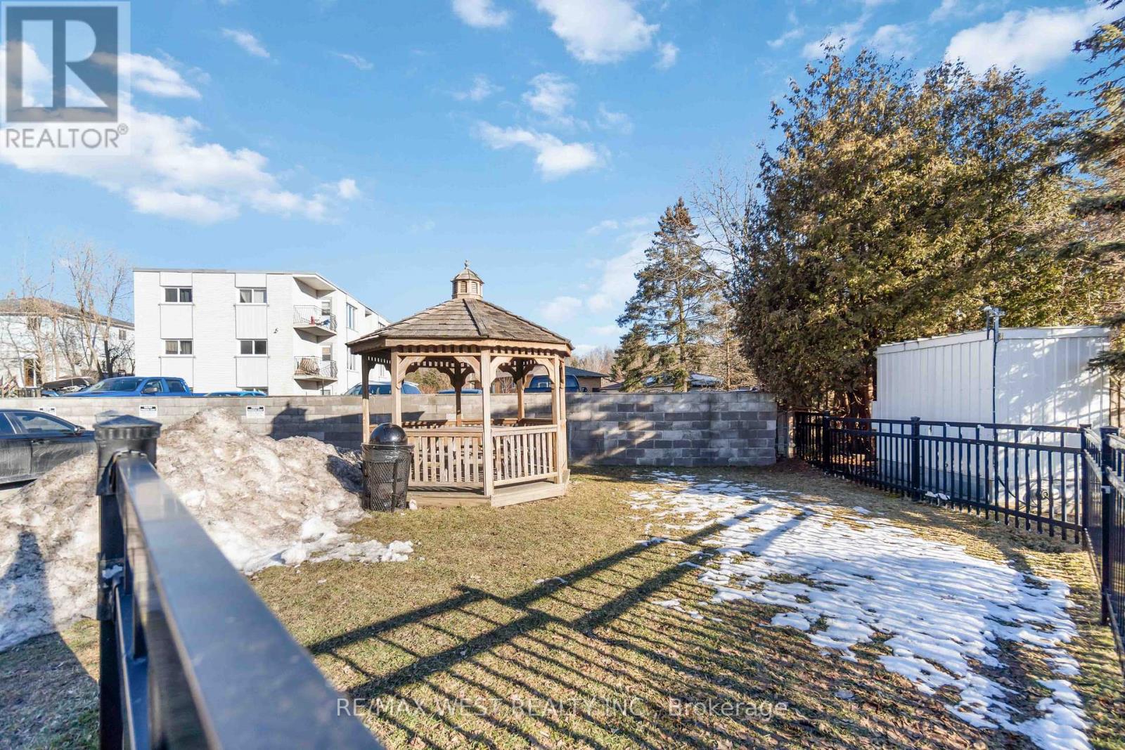 90 - 283 Fairway Road N, Kitchener, Ontario  N2A 2P1 - Photo 3 - X12744264