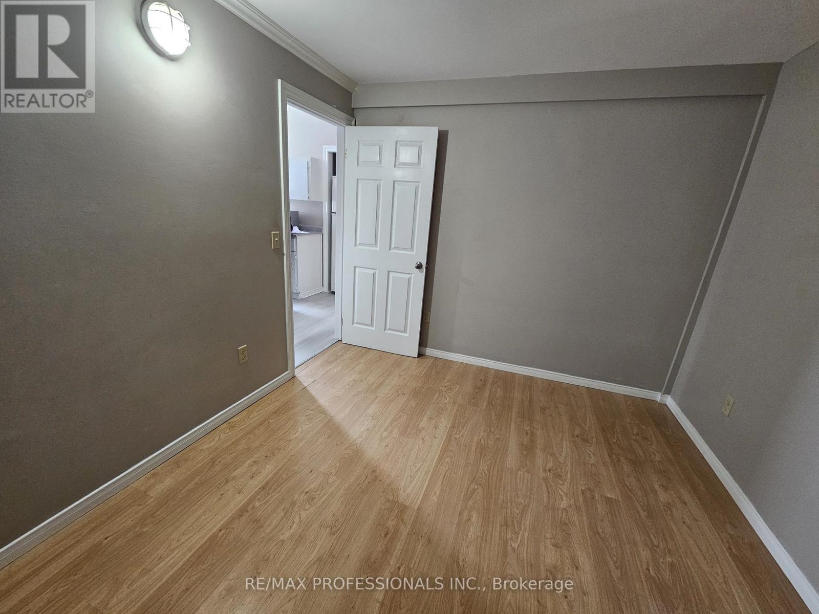 20 Erie Street, Port Colborne, Ontario  L3K 4L7 - Photo 15 - X12757304