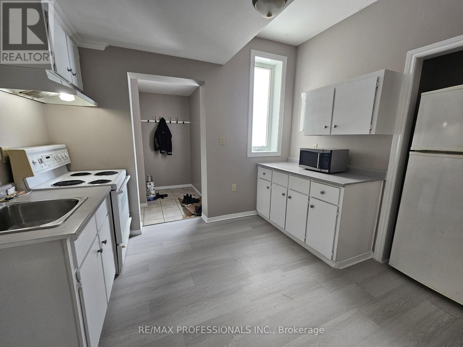 20 Erie Street, Port Colborne, Ontario  L3K 4L7 - Photo 7 - X12757304