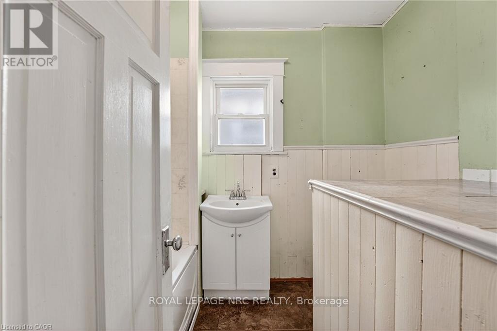 16 Louisa Street, St. Catharines, Ontario  L2R 2J6 - Photo 17 - X12757478