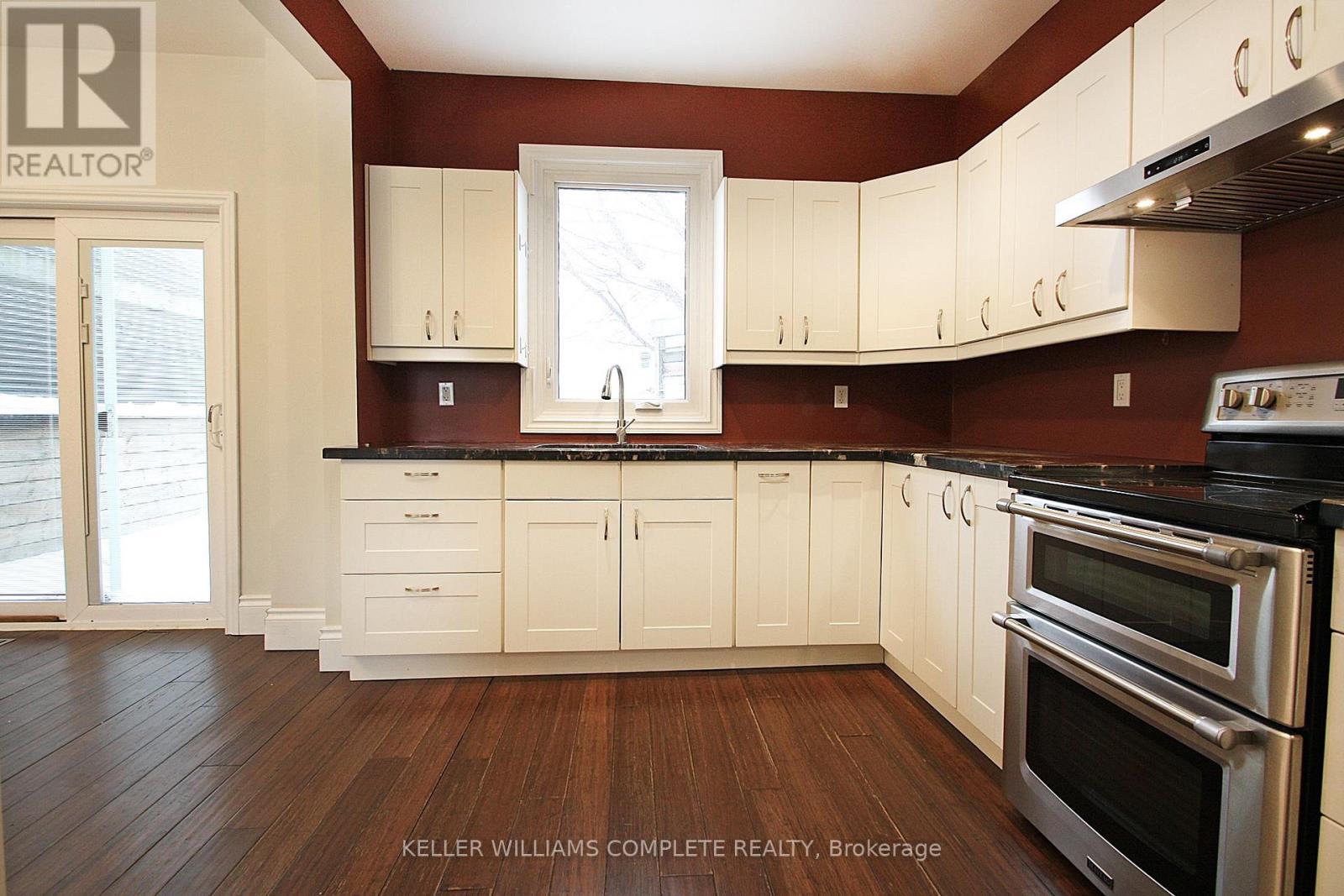 129 Hillyard Street, Hamilton, Ontario  L8L 6B5 - Photo 6 - X12757534