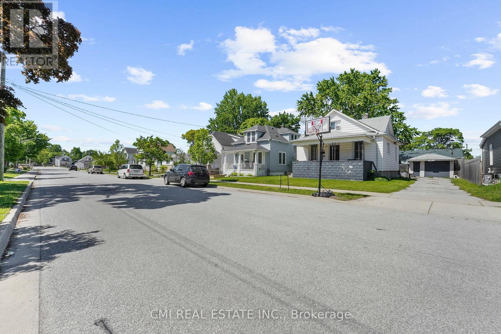 433 LYDIA STREET, Sarnia, Ontario