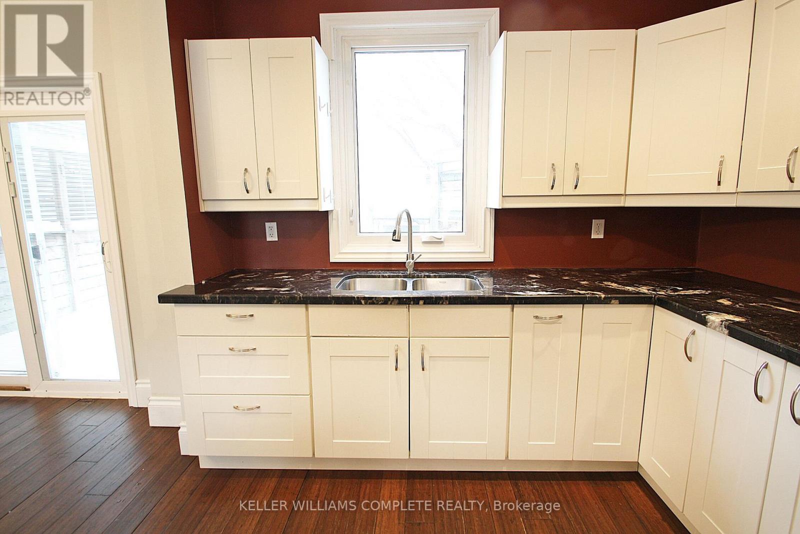 129 Hillyard Street, Hamilton, Ontario  L8L 6B5 - Photo 8 - X12757534