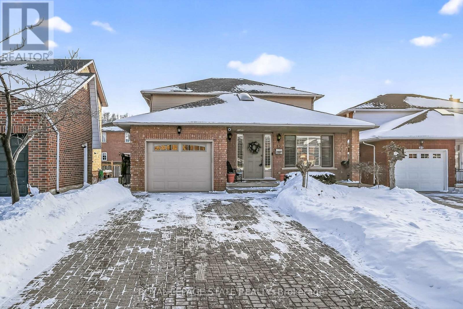 15 Gabriele Court, Hamilton, Ontario  L8G 5C4 - Photo 2 - X12757480