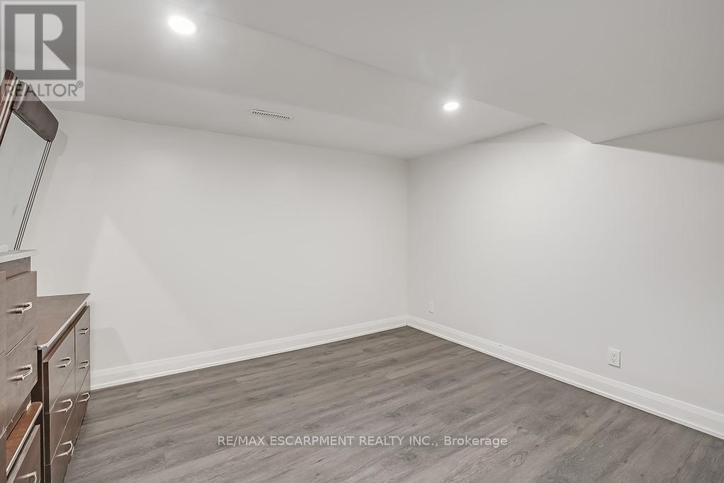 Lower - 38 Ashford Boulevard, Hamilton, Ontario  L8M 2T8 - Photo 9 - X12757024