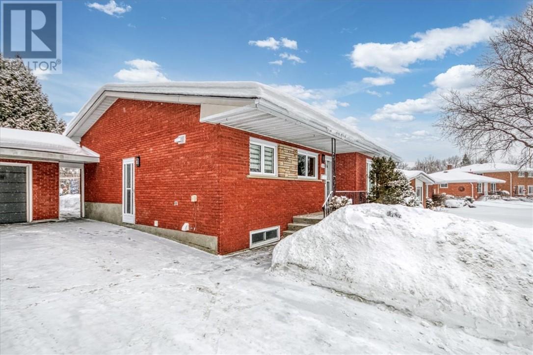 124 Albany Street, Sudbury, Ontario  P3C 2Z5 - Photo 3 - 2126336