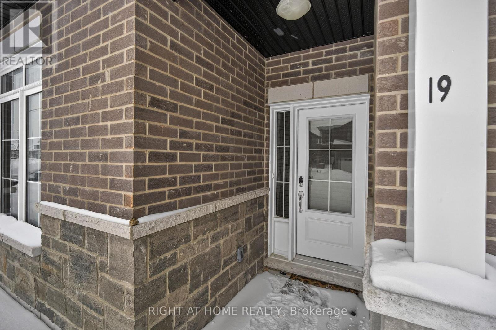 19 Hillcroft Way, Kawartha Lakes, Ontario  K0M 1A0 - Photo 2 - X12757734