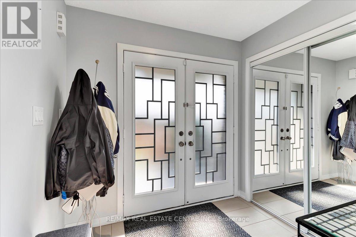 30 Scarletwood Street, Hamilton, Ontario  L8J 0K8 - Photo 2 - X12757736