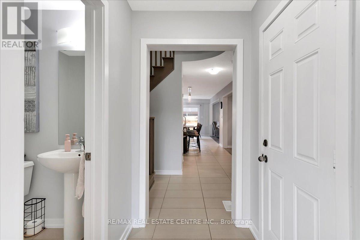 30 Scarletwood Street, Hamilton, Ontario  L8J 0K8 - Photo 3 - X12757736