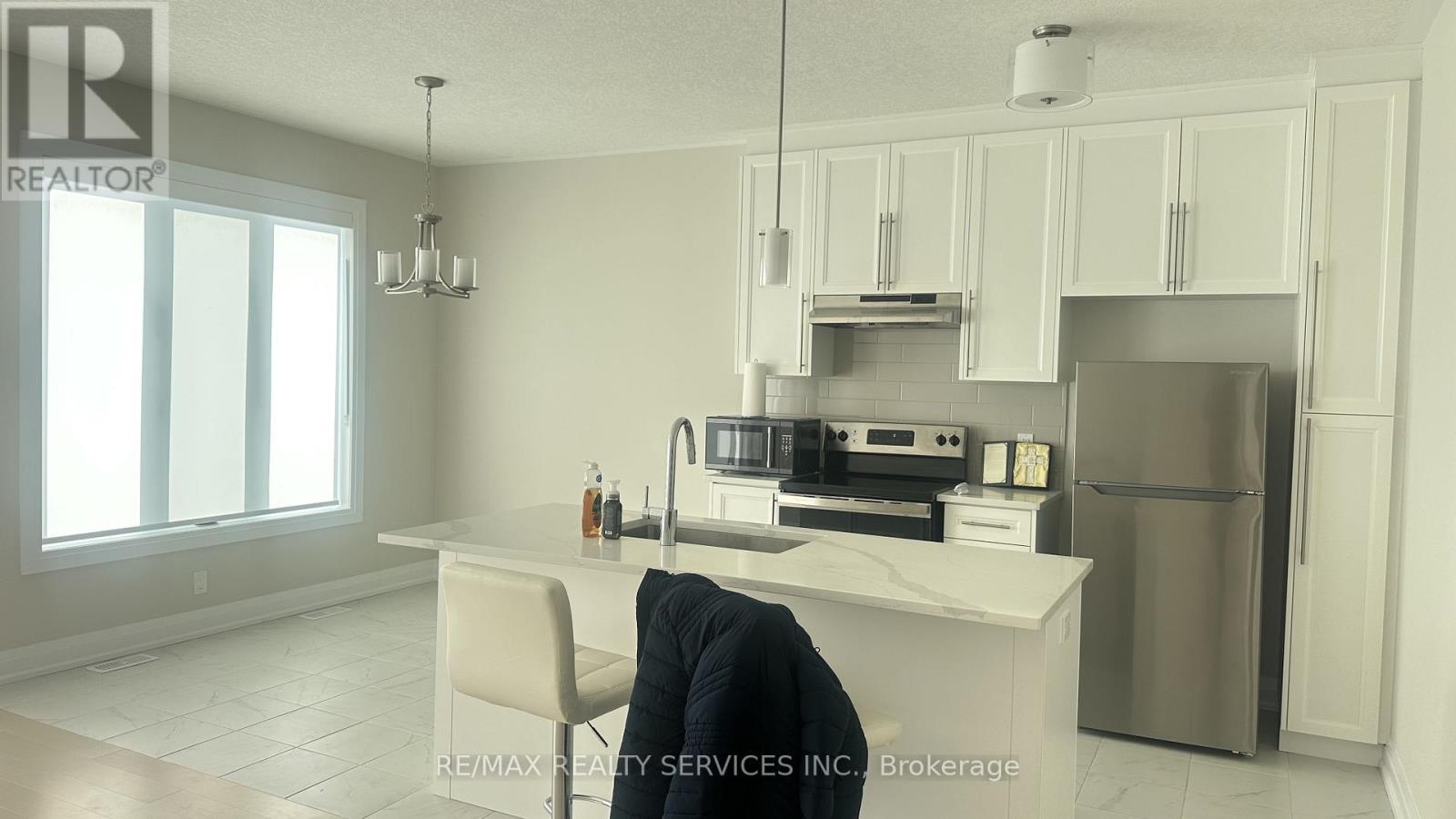 30 Shaded Creek Drive, Kitchener, Ontario  N2P 2P3 - Photo 4 - X12755294