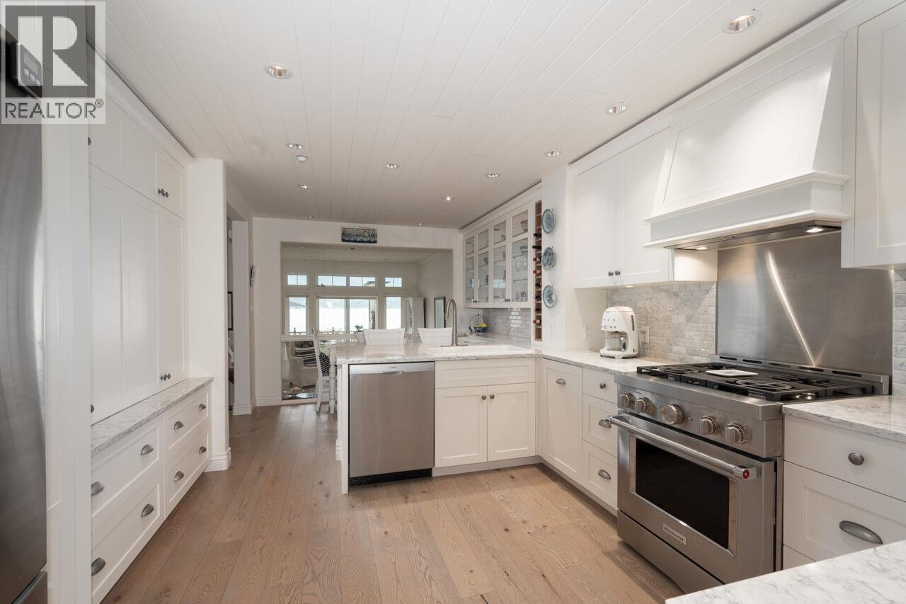 9 Beach Drive, Furry Creek, British Columbia  V8B 1A2 - Photo 12 - R3086564