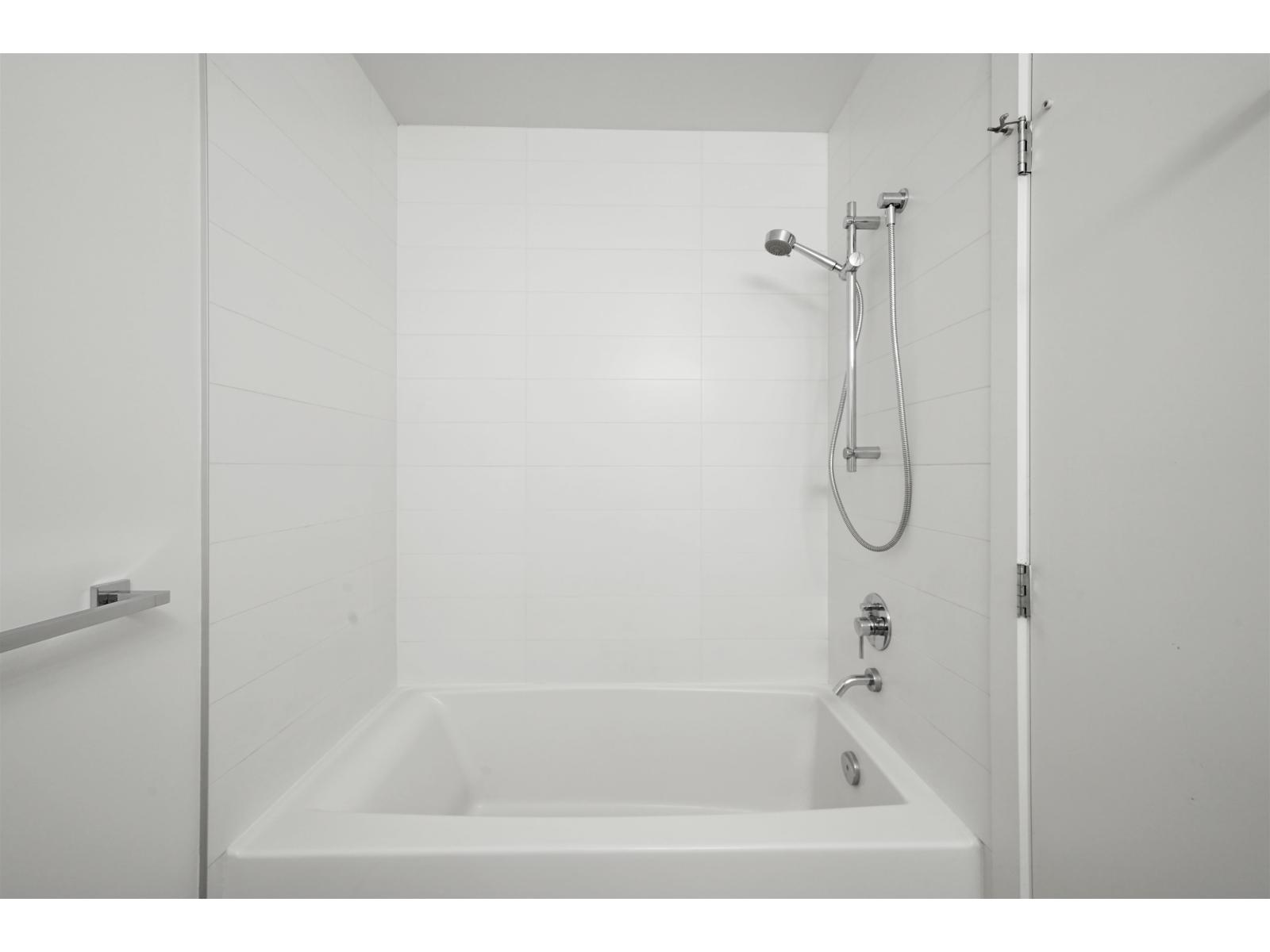 304 13678 Grosvenor Road, Surrey, British Columbia  V3R 5E2 - Photo 15 - R3084974