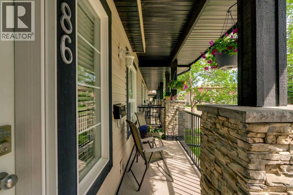 86 Eversyde Common Sw, Calgary, Alberta  T2Y 4Z6 - Photo 3 - A2280590