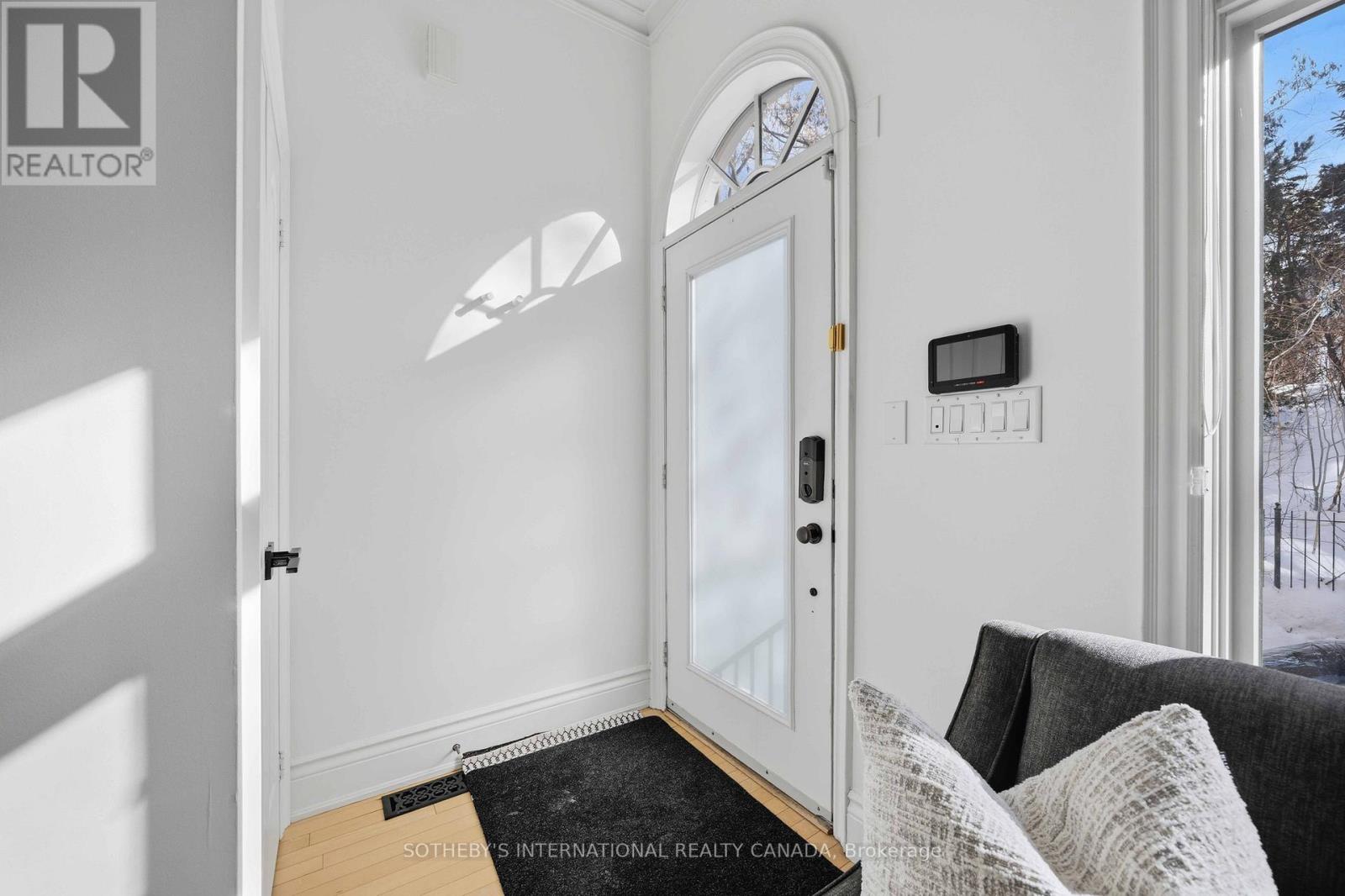 9 Gange Avenue, Toronto, Ontario  M4V 2B4 - Photo 3 - C12758154