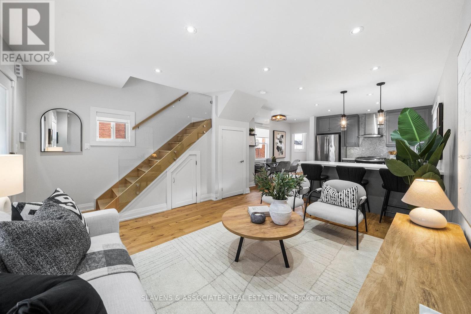 15 Ashbury Avenue, Toronto, Ontario  M6E 1V6 - Photo 5 - C12758266