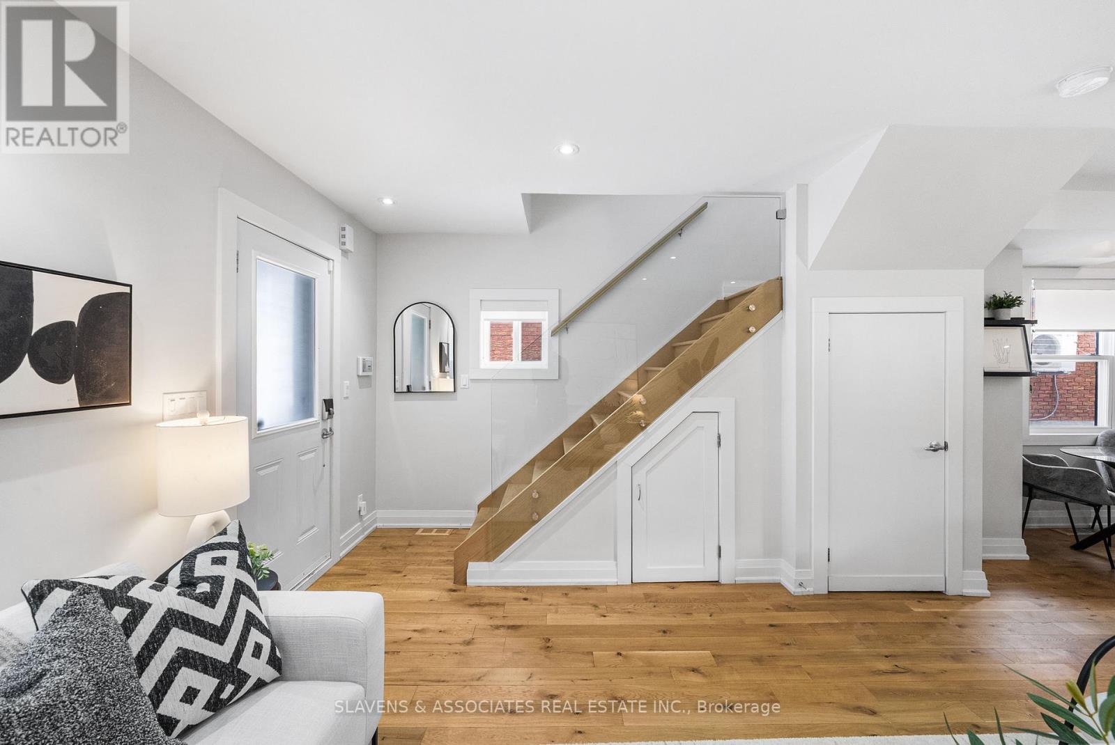 15 Ashbury Avenue, Toronto, Ontario  M6E 1V6 - Photo 6 - C12758266