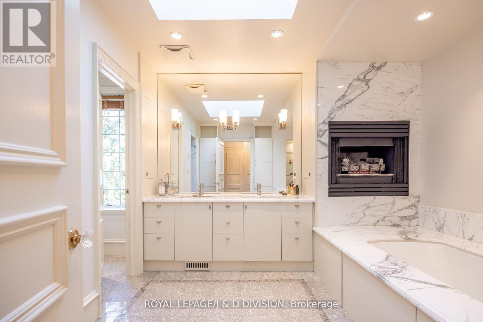 12 Forest Glen Crescent, Toronto, Ontario  M4N 2E8 - Photo 17 - C12758274