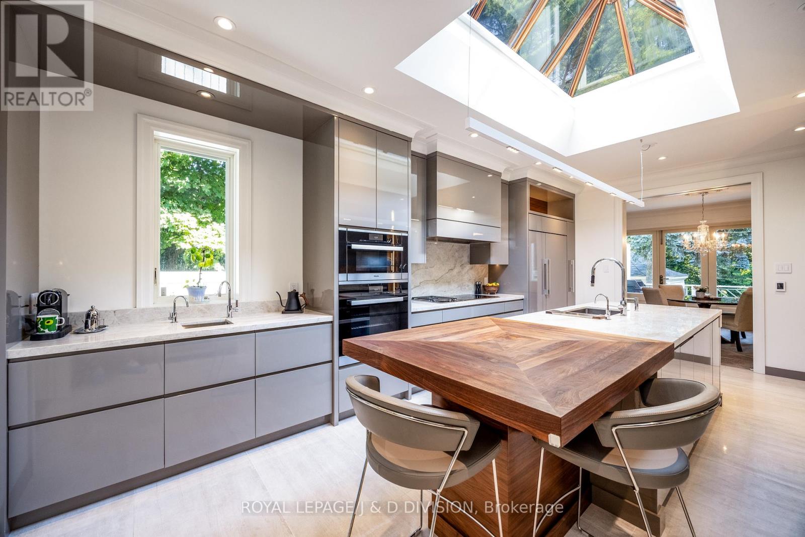 12 Forest Glen Crescent, Toronto, Ontario  M4N 2E8 - Photo 8 - C12758274