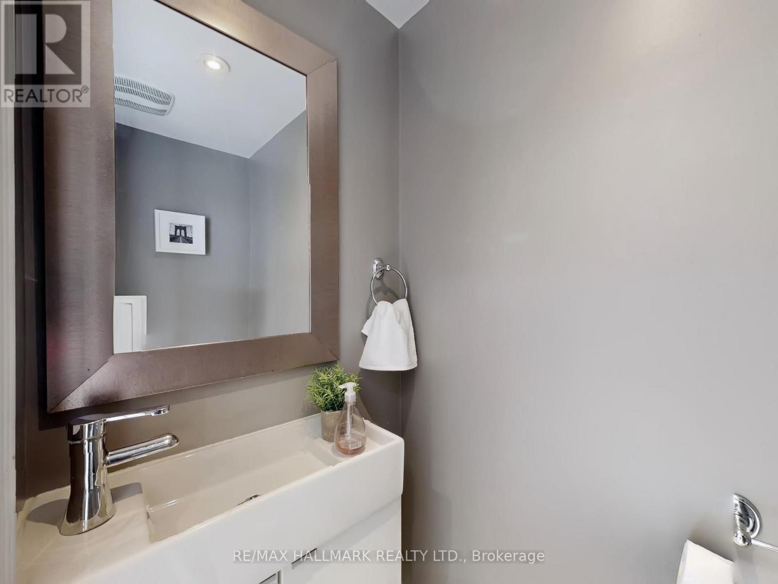 115 Hiltz Avenue, Toronto, Ontario  M4L 2N7 - Photo 18 - E12758108