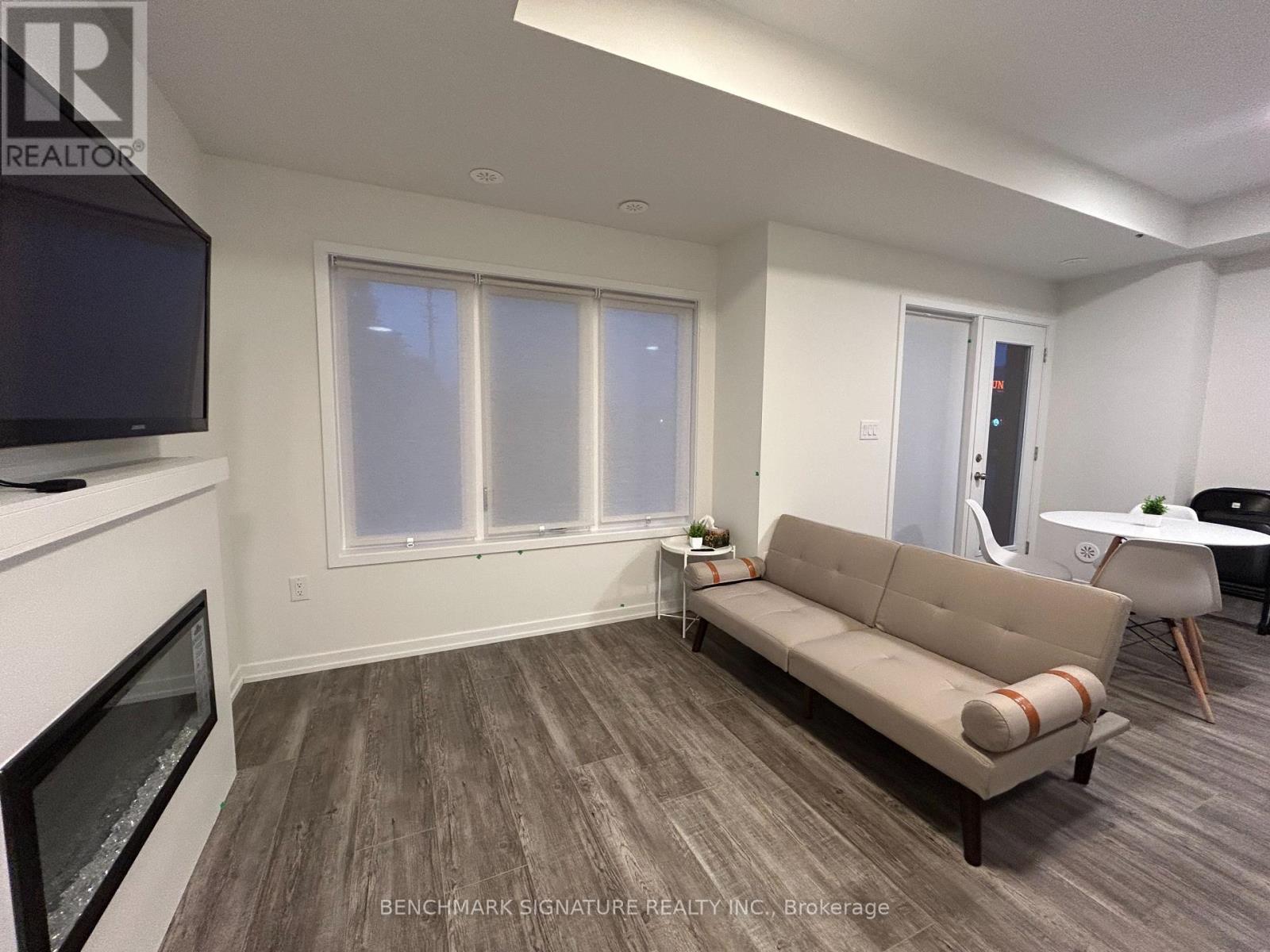 128 Matawin Lane, Richmond Hill, Ontario  L4B 0H7 - Photo 2 - N12758232