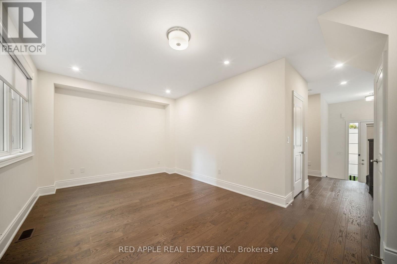 9392 Bayview Avenue, Richmond Hill, Ontario  L4C 4Z2 - Photo 6 - N12758256