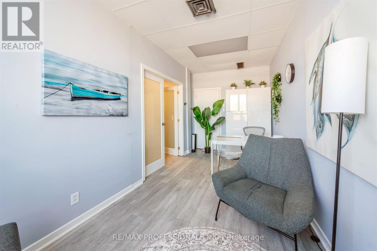 203 - 3269 Bloor Street W, Toronto (Stonegate-Queensway), Ontario  M8Z 4B2 - Photo 10 - W12758112