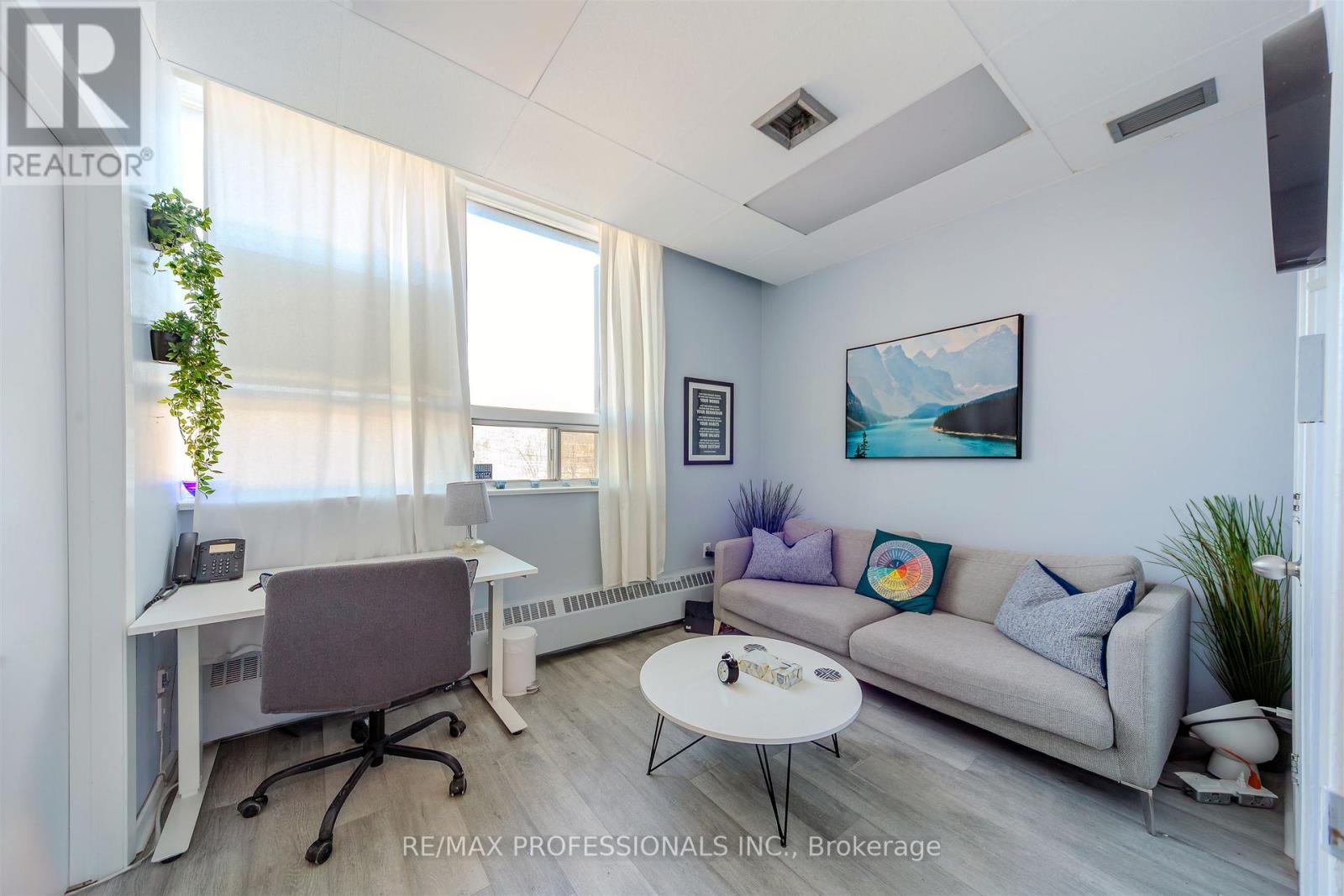 203 - 3269 Bloor Street W, Toronto (Stonegate-Queensway), Ontario  M8Z 4B2 - Photo 11 - W12758112
