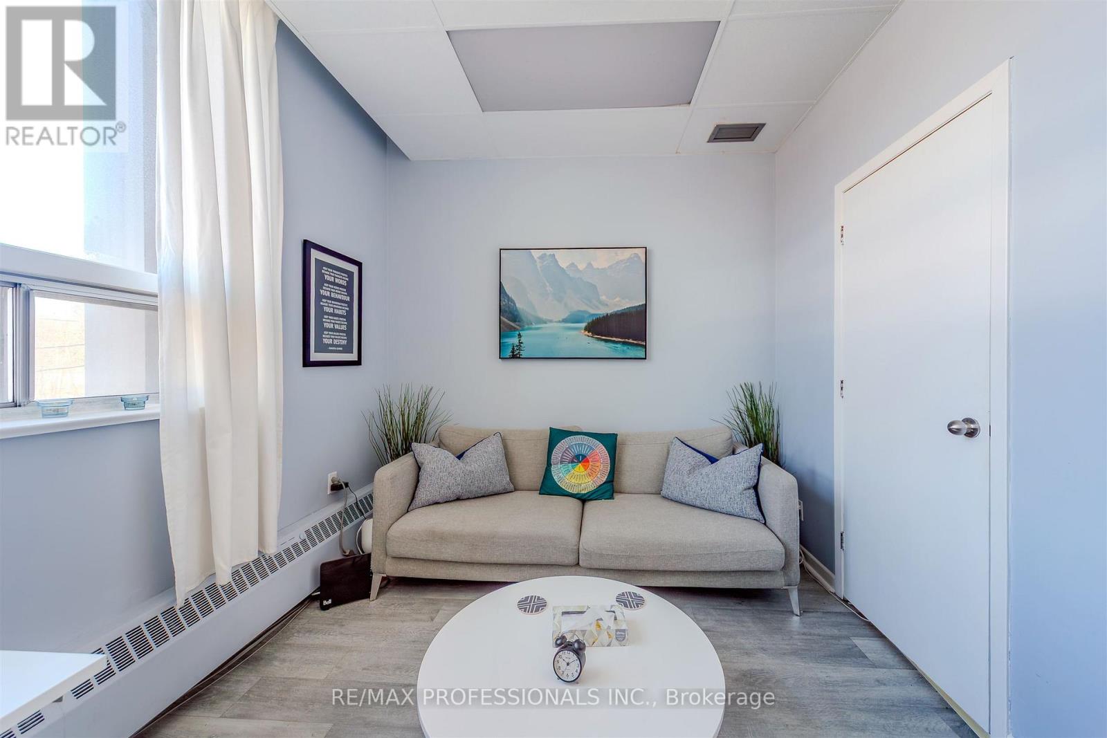 203 - 3269 Bloor Street W, Toronto (Stonegate-Queensway), Ontario  M8Z 4B2 - Photo 12 - W12758112