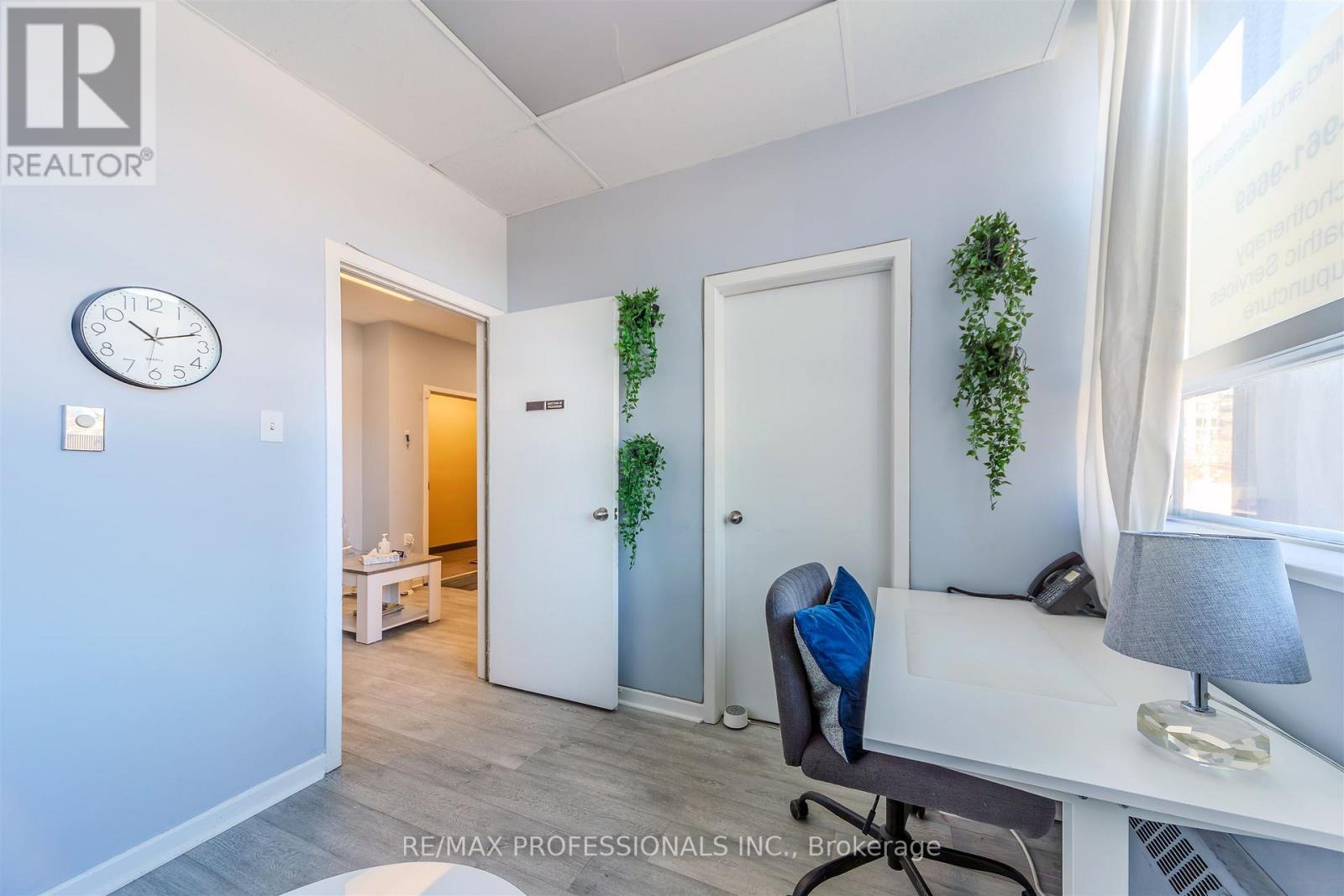 203 - 3269 Bloor Street W, Toronto (Stonegate-Queensway), Ontario  M8Z 4B2 - Photo 13 - W12758112