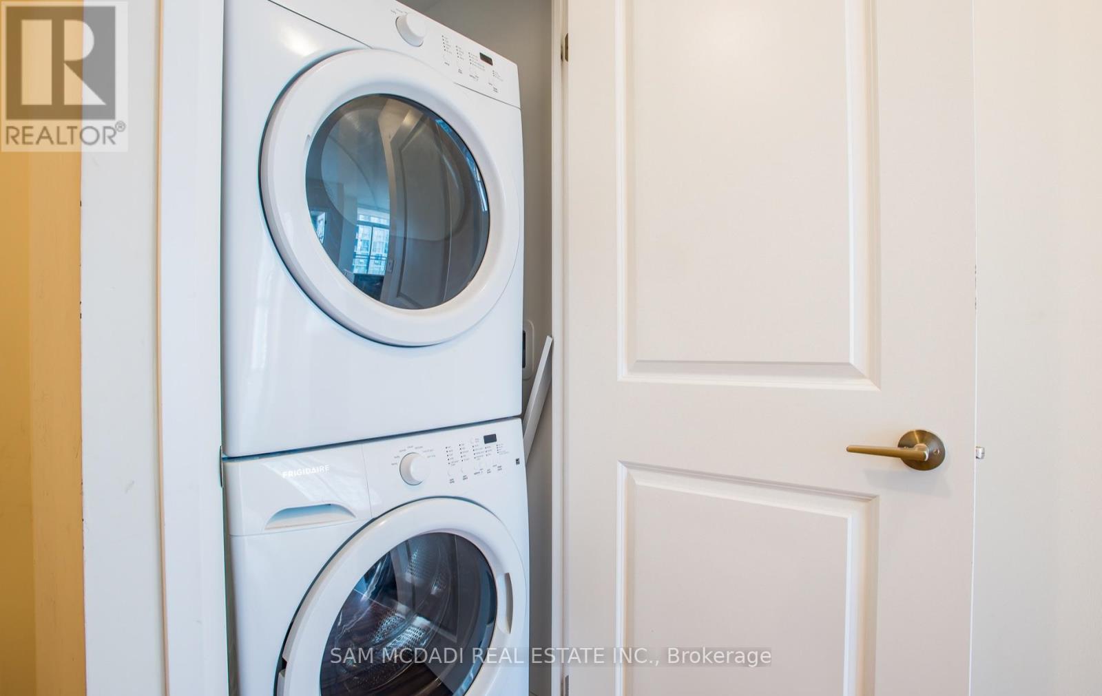 1602 - 55 Eglinton Avenue W, Mississauga, Ontario  L5R 0E5 - Photo 17 - W12758128