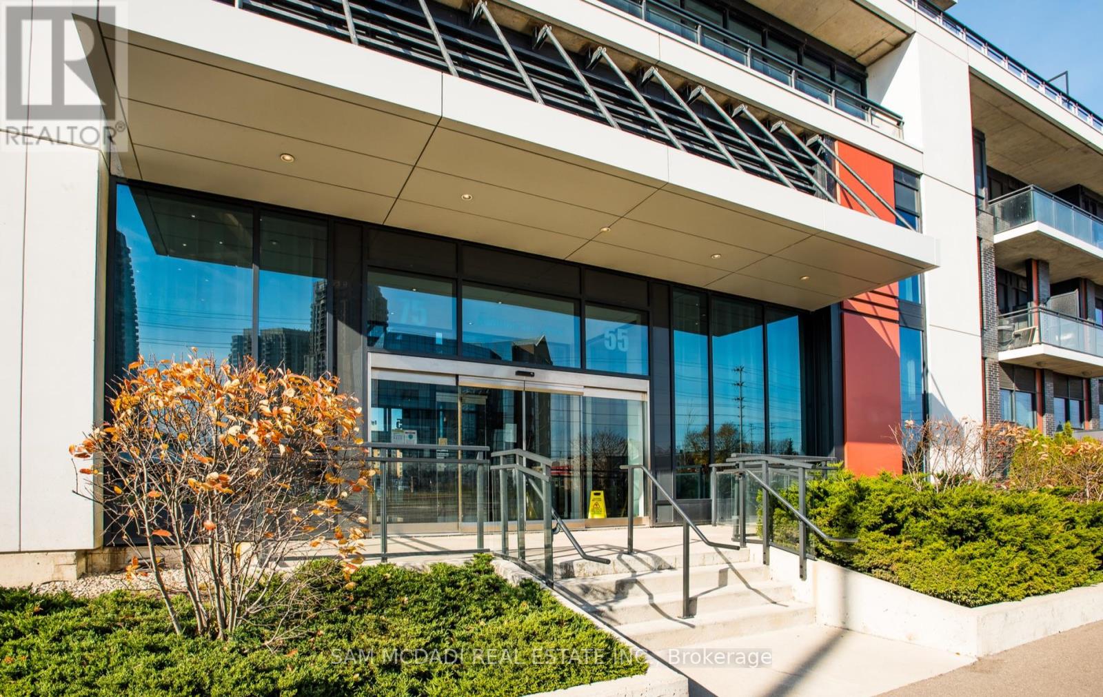 1602 - 55 Eglinton Avenue W, Mississauga, Ontario  L5R 0E5 - Photo 2 - W12758128