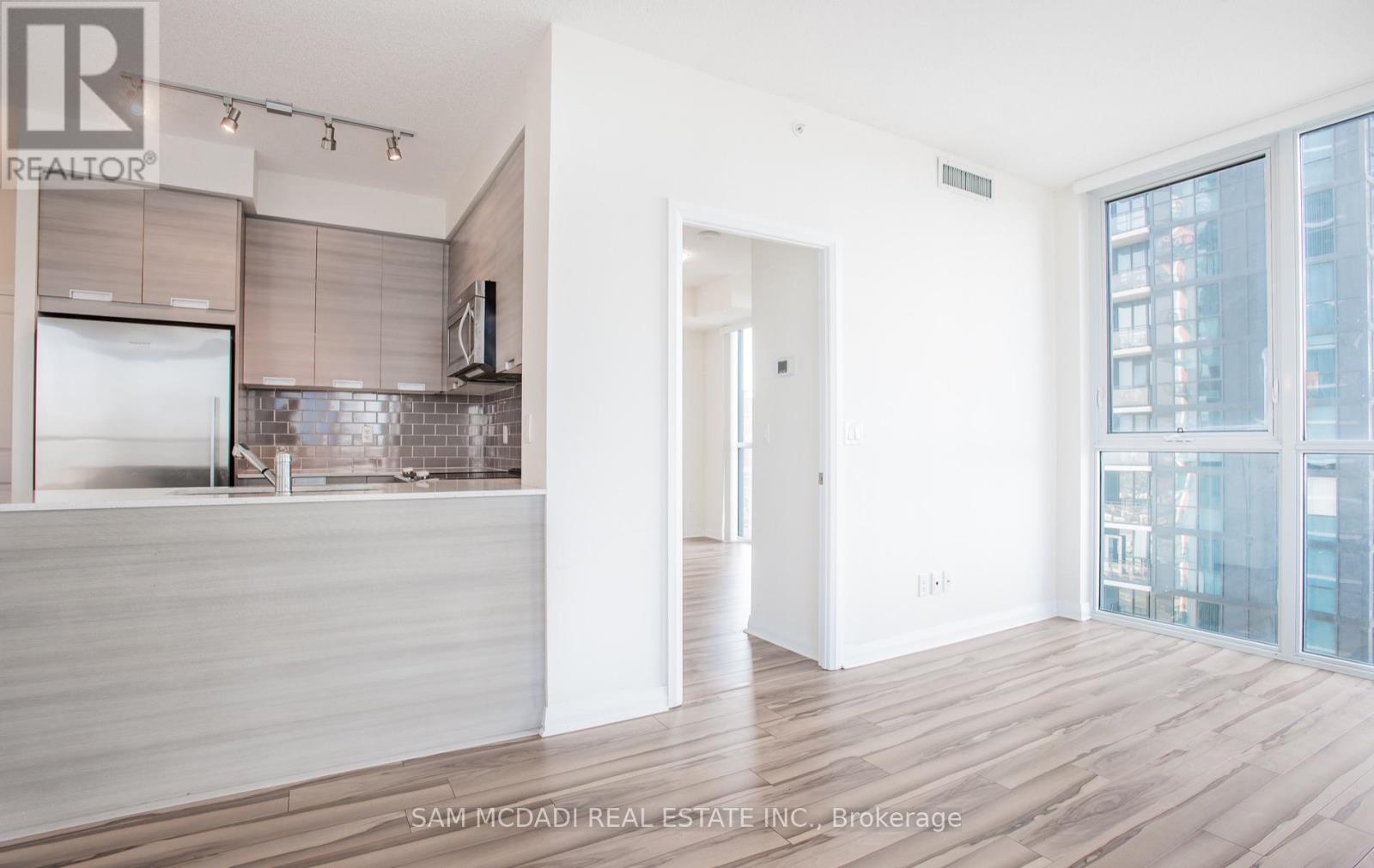 1602 - 55 Eglinton Avenue W, Mississauga, Ontario  L5R 0E5 - Photo 8 - W12758128