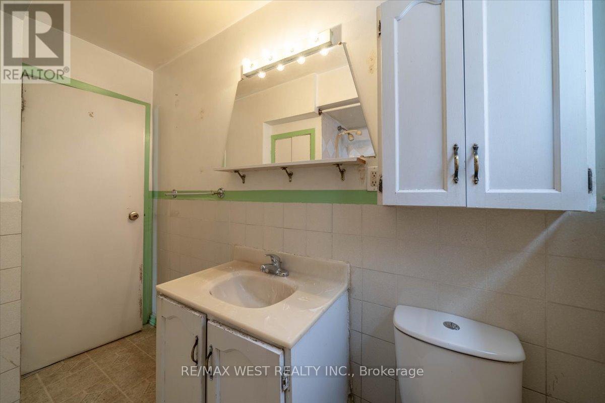 44 Seventeenth Street, Toronto, Ontario  M8V 3K3 - Photo 14 - W12758166