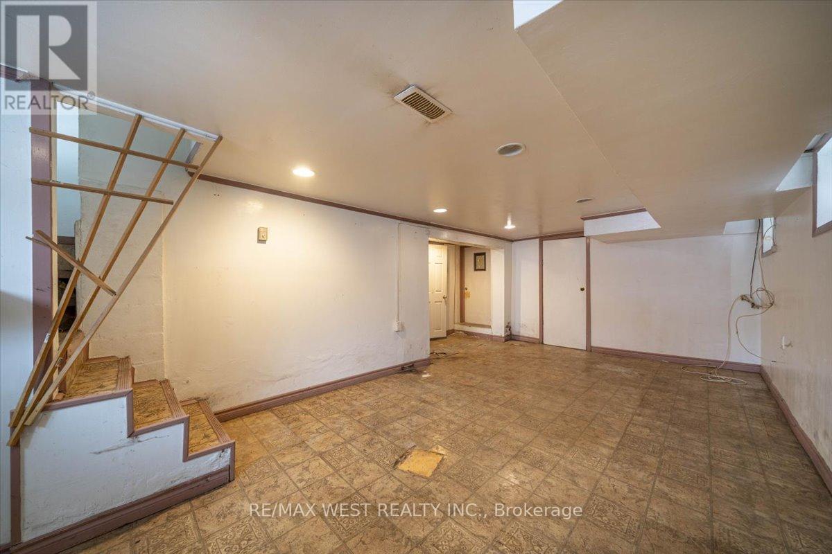 44 Seventeenth Street, Toronto, Ontario  M8V 3K3 - Photo 17 - W12758166