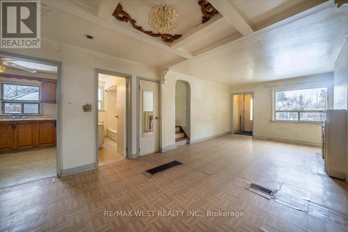 44 Seventeenth Street, Toronto, Ontario  M8V 3K3 - Photo 4 - W12758166