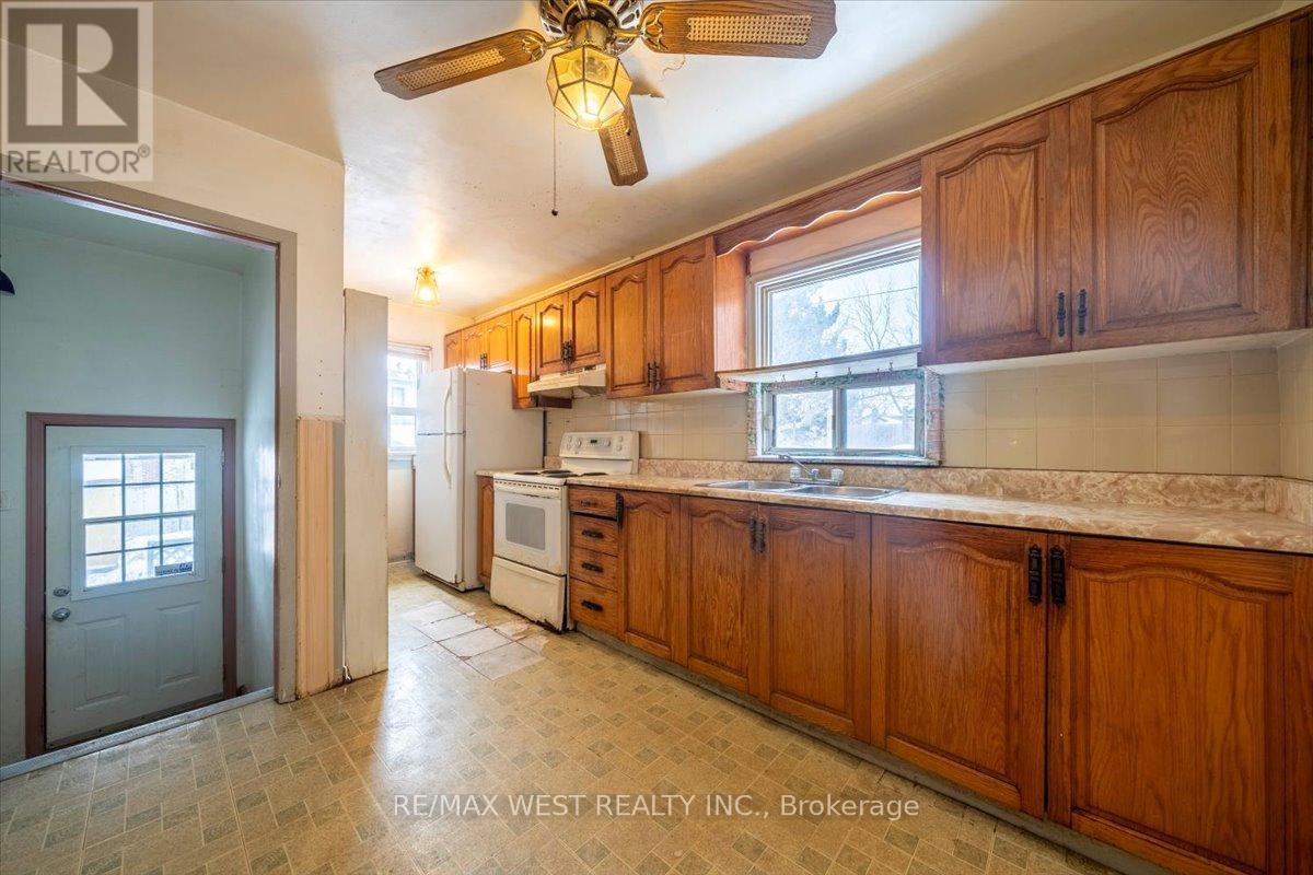 44 Seventeenth Street, Toronto, Ontario  M8V 3K3 - Photo 9 - W12758166