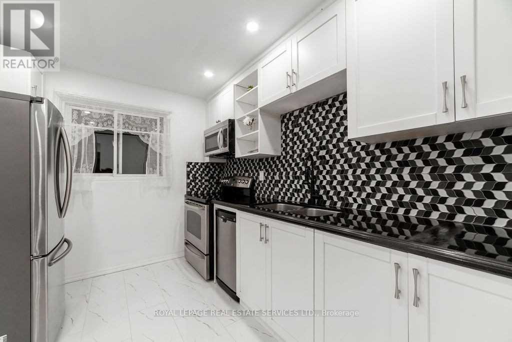 76 - 400 Mississauga Valley Boulevard, Mississauga, Ontario  L5A 3N6 - Photo 3 - W12758176