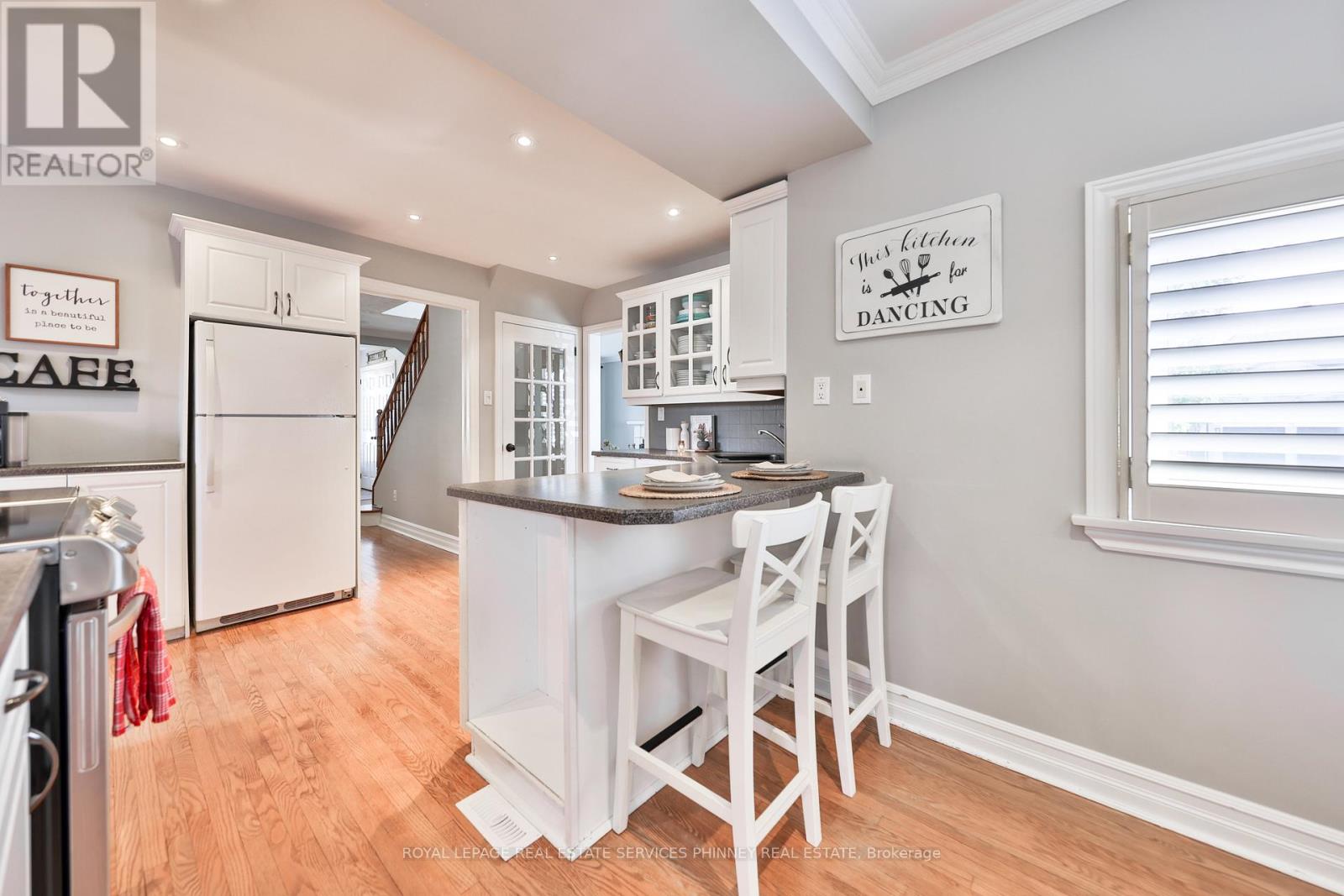 886 Whitney Drive, Mississauga, Ontario  L4Y 1E7 - Photo 13 - W12758262