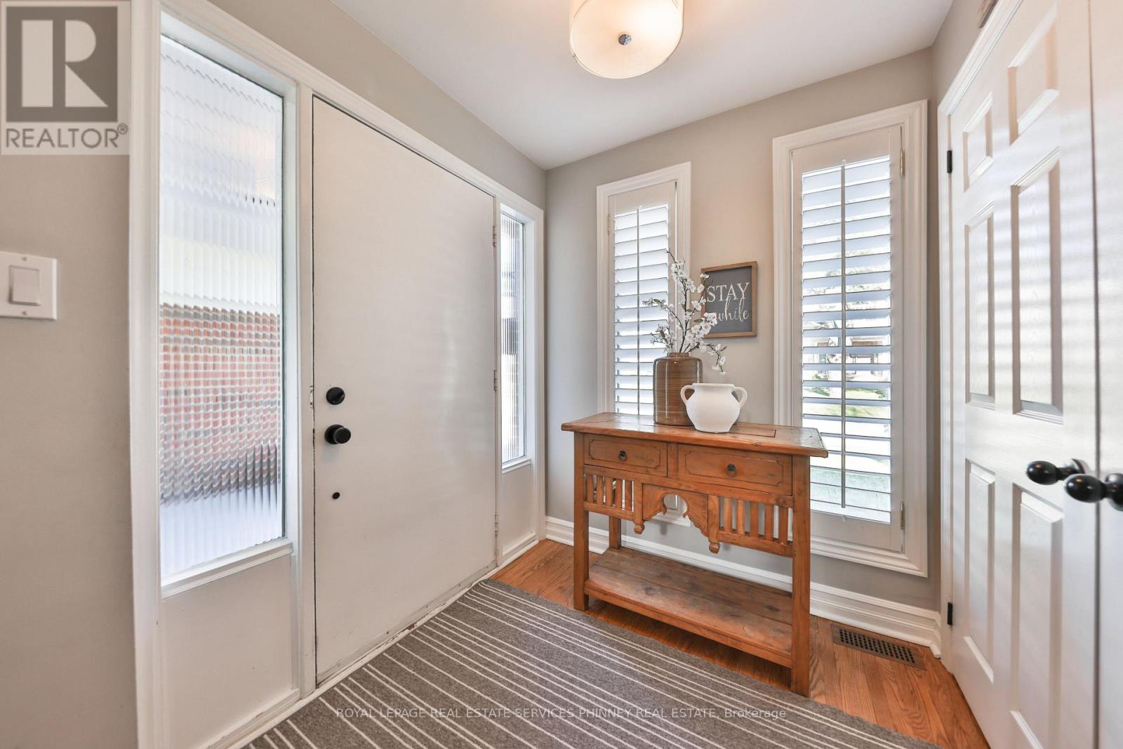 886 Whitney Drive, Mississauga, Ontario  L4Y 1E7 - Photo 5 - W12758262