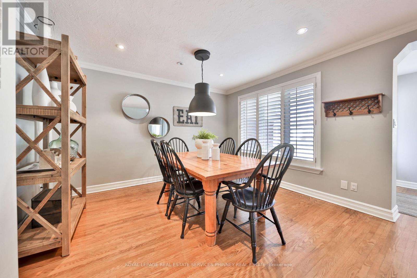 886 Whitney Drive, Mississauga, Ontario  L4Y 1E7 - Photo 8 - W12758262