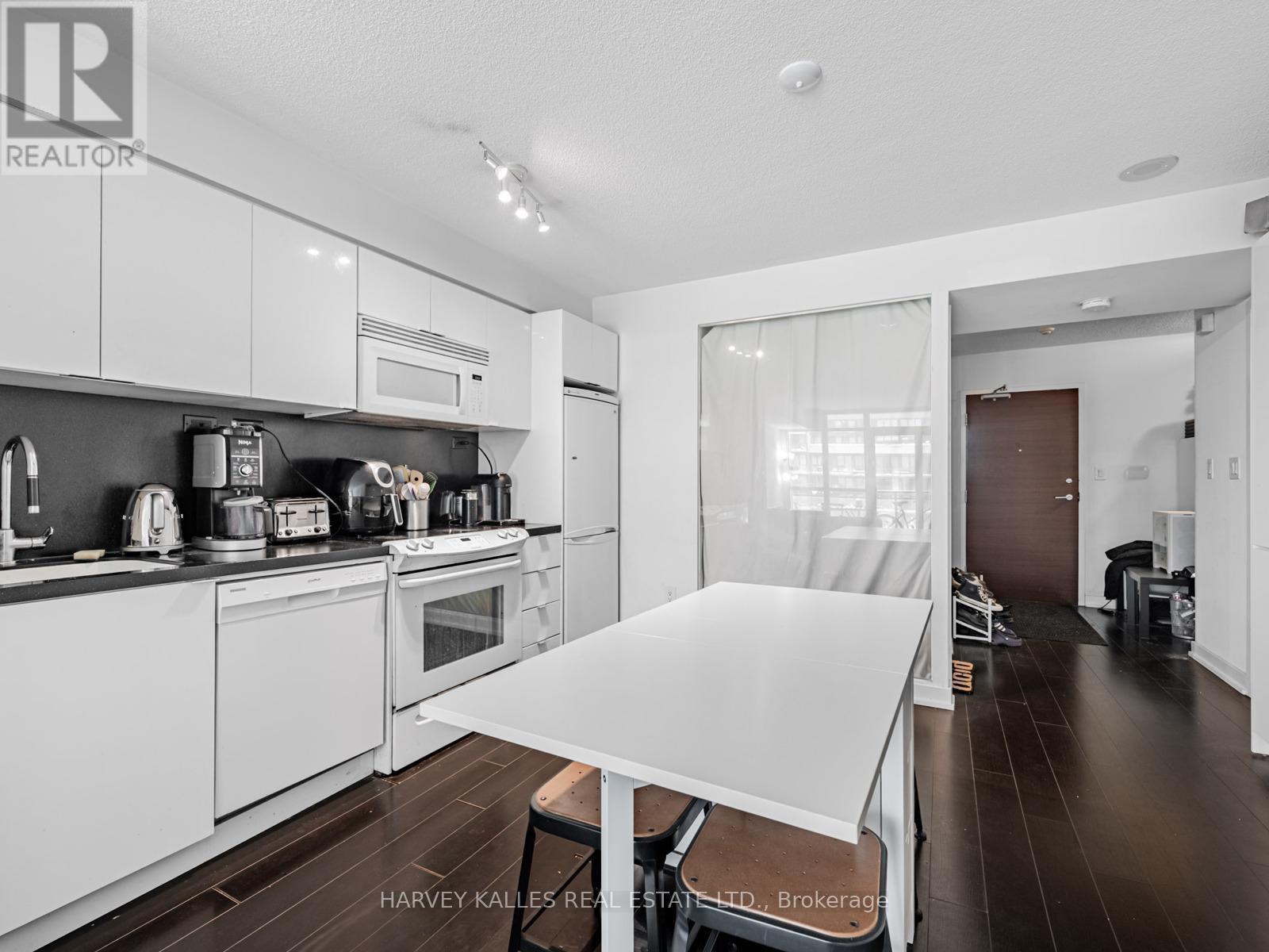 655 - 10 Capreol Court, Toronto, Ontario  M5V 4A5 - Photo 11 - C12758362