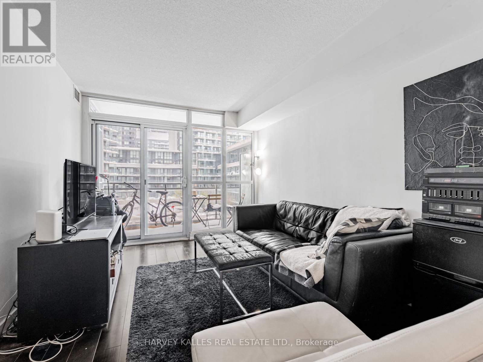 655 - 10 Capreol Court, Toronto, Ontario  M5V 4A5 - Photo 4 - C12758362