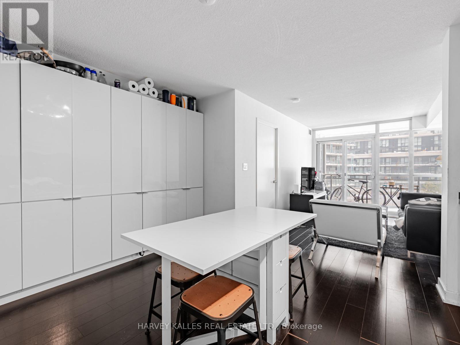 655 - 10 Capreol Court, Toronto, Ontario  M5V 4A5 - Photo 8 - C12758362