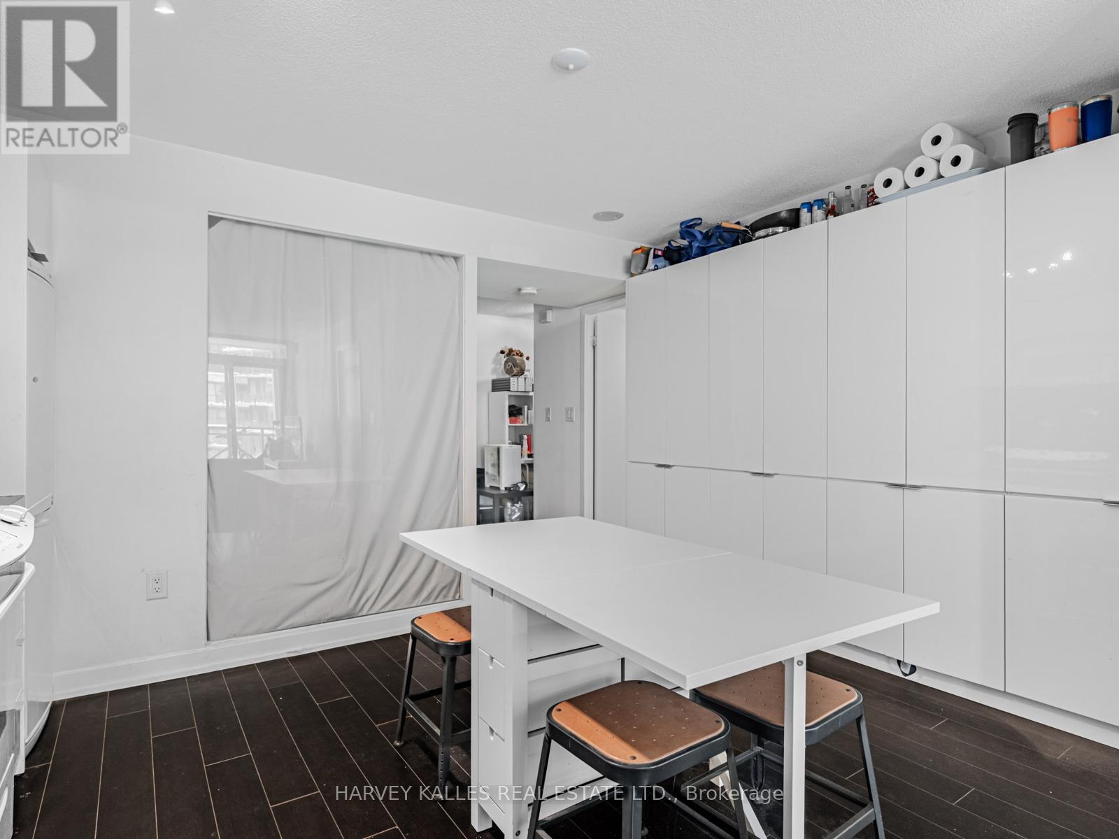 655 - 10 Capreol Court, Toronto, Ontario  M5V 4A5 - Photo 9 - C12758362