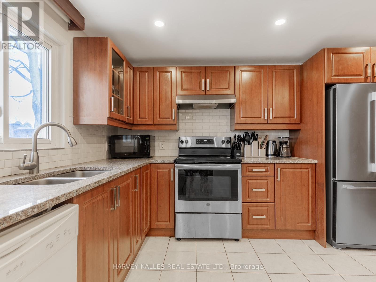 19 Coach Liteway, Toronto (Westminster-Branson), Ontario  M2R 3J8 - Photo 21 - C12758404