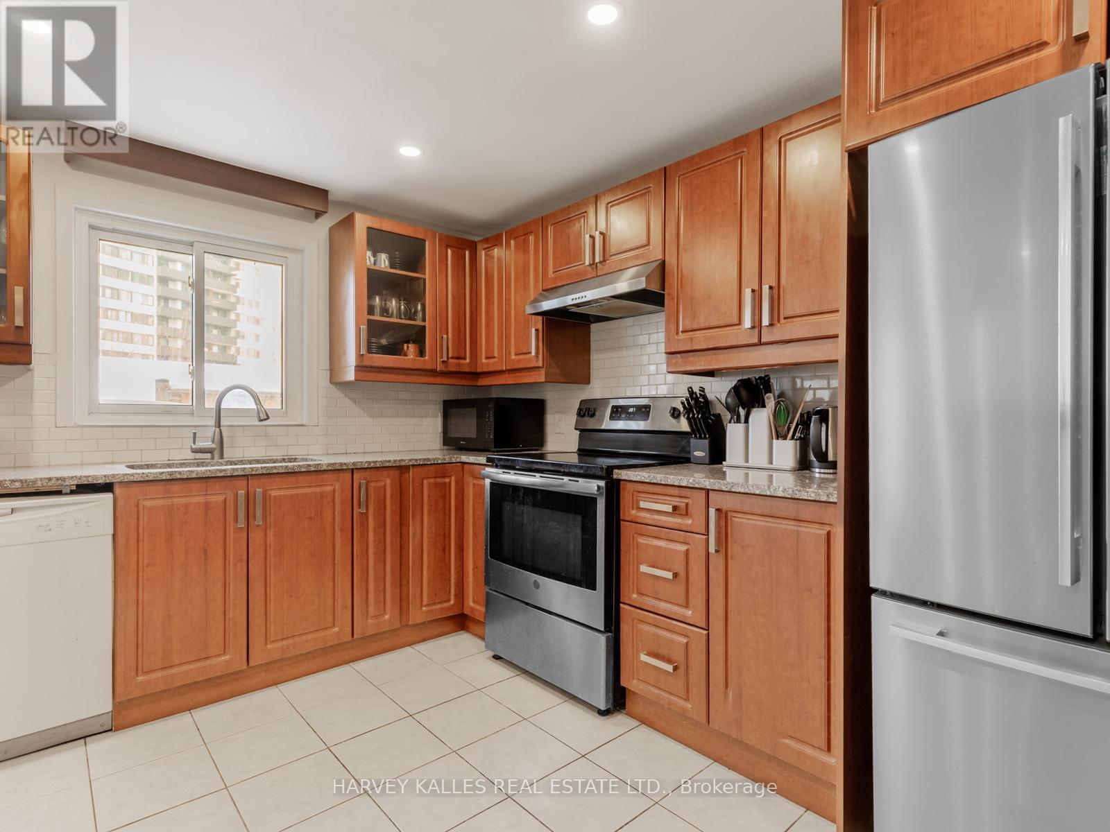 19 Coach Liteway, Toronto (Westminster-Branson), Ontario  M2R 3J8 - Photo 22 - C12758404