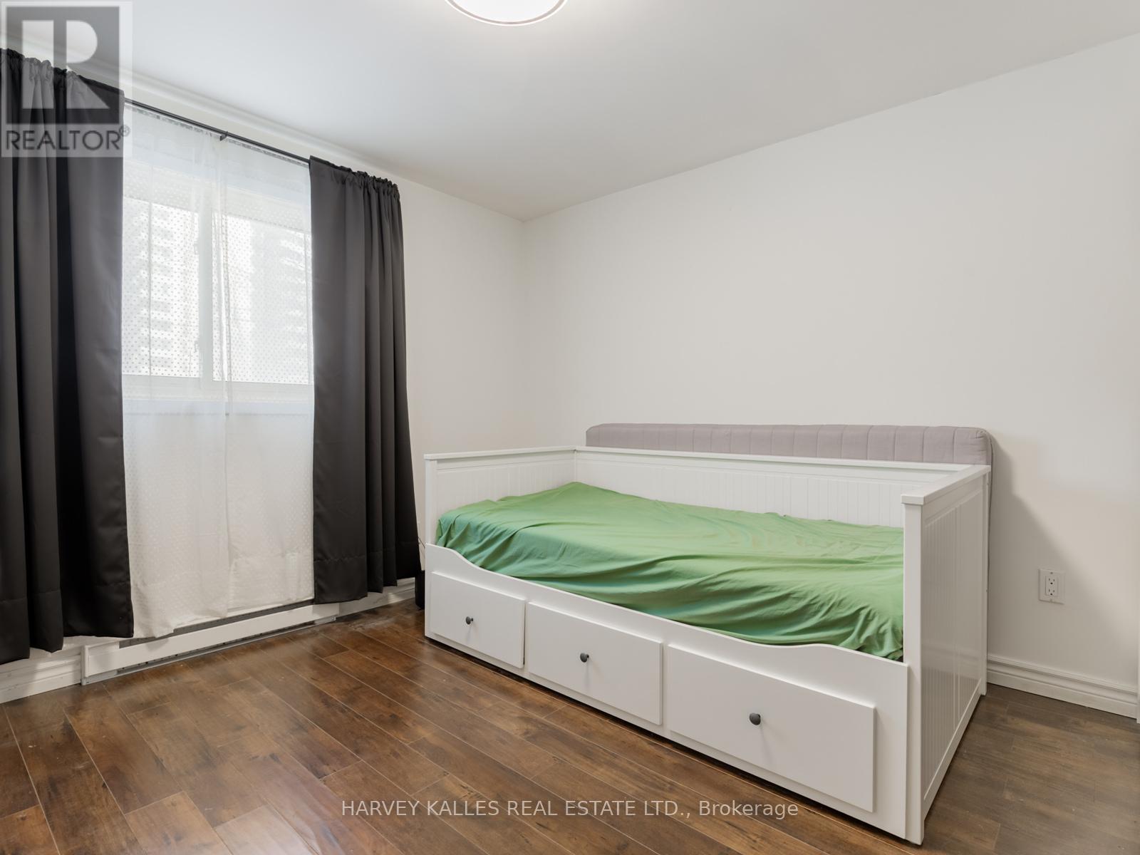 19 Coach Liteway, Toronto (Westminster-Branson), Ontario  M2R 3J8 - Photo 27 - C12758404